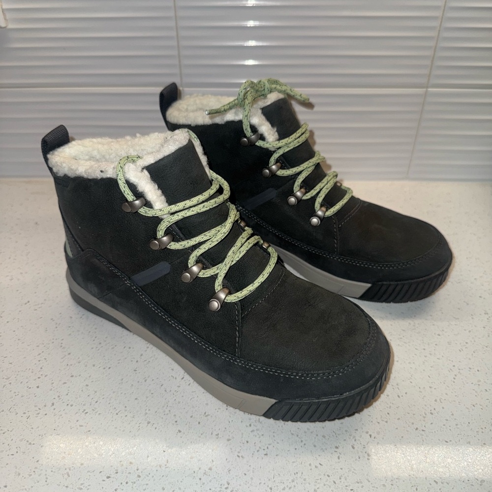 Women’s North Face Winter Boots